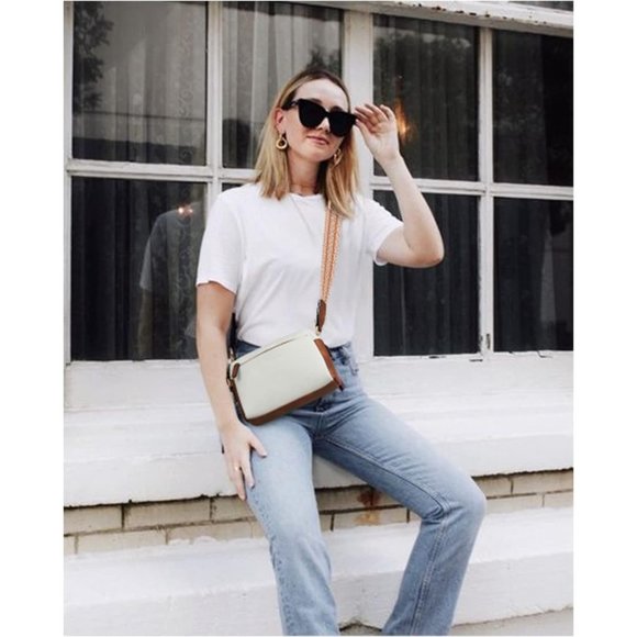 Women's Leather lining Small Crossbody bag and Zipper Closure - Picture 2 of 9